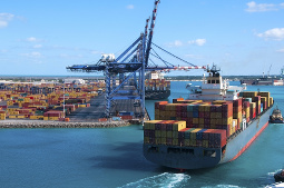 Das Bild zeigt einen Containerhafen